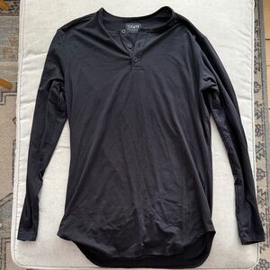 Cuts Elongated Men's Black Henley long sleeve. Barely worn